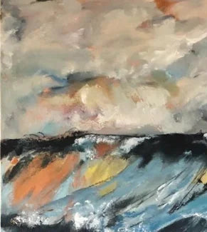 Große Wellenberge mit Wolken, dynamische Bewegungen, Detailansicht des Himmels.