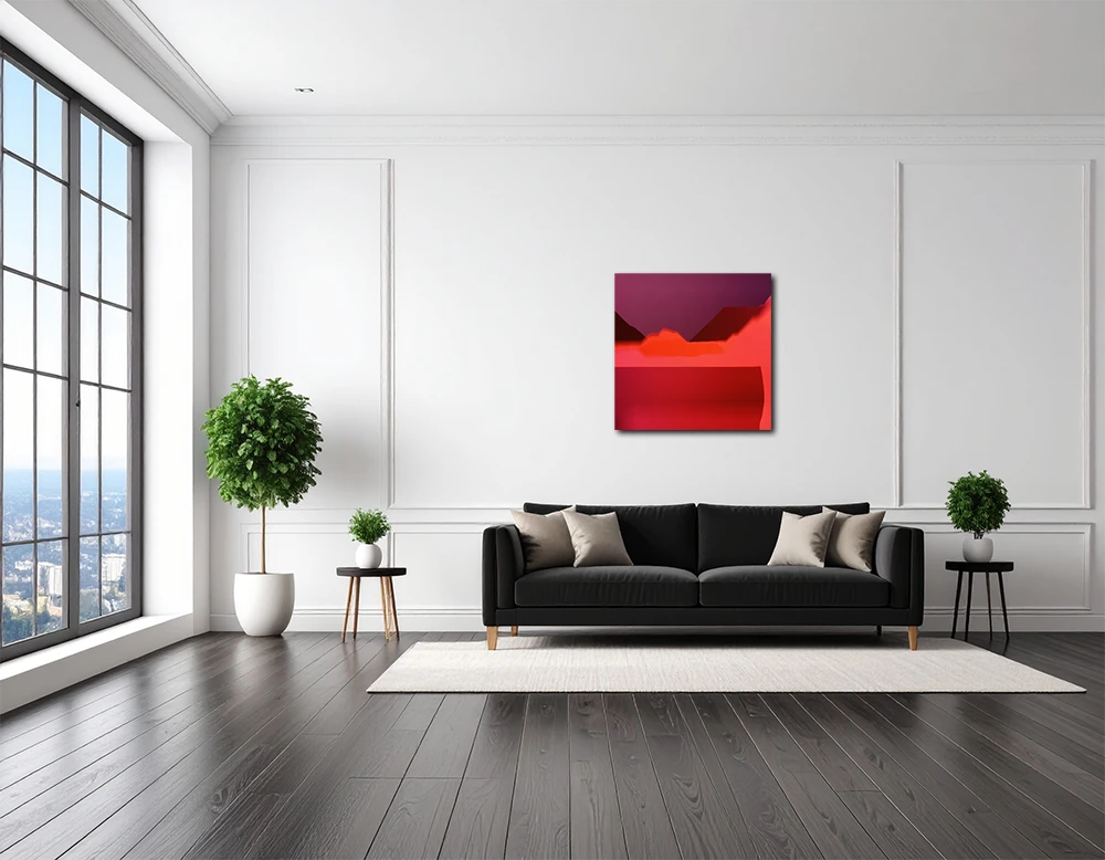 Quadratisches rotes Bild mit abstraktem Muster hängt an weißer Wand in einem modernen Wohnraum mit schwarzem Sofa, drei kleinen Pflanzen und links einem Fenster mit Blick auf eine Stadt