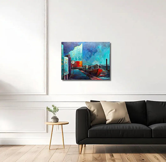 Modernes Hamburg Gemälde der Landungsbrücken mit Elbphilharmonie und Barkasse von Künstlerin Dea, 60x80 cm in silberner Schattenfuge. an wand hängend