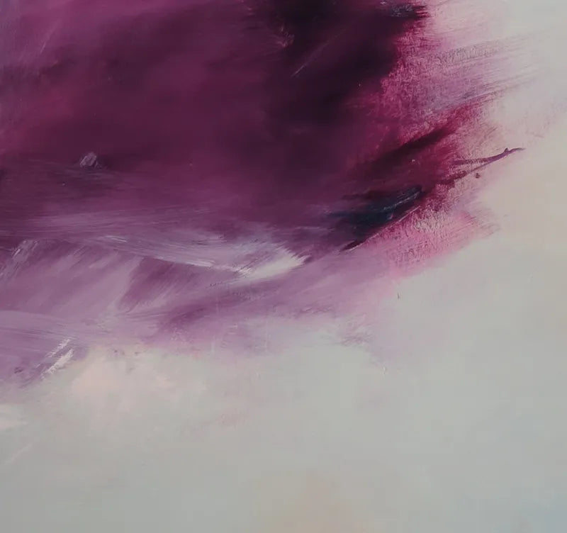 Violette Quallen auf dem Sand am Stand, quadratisches Format, die Qualle auf dem Sand liegend