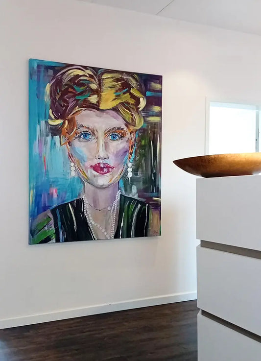 Perly, Acrylgemälde, 150 x 120 cm, Maren Lüke-Amato, an Wand hängend, Portrait einer Frau, Kunst-Direkt.de