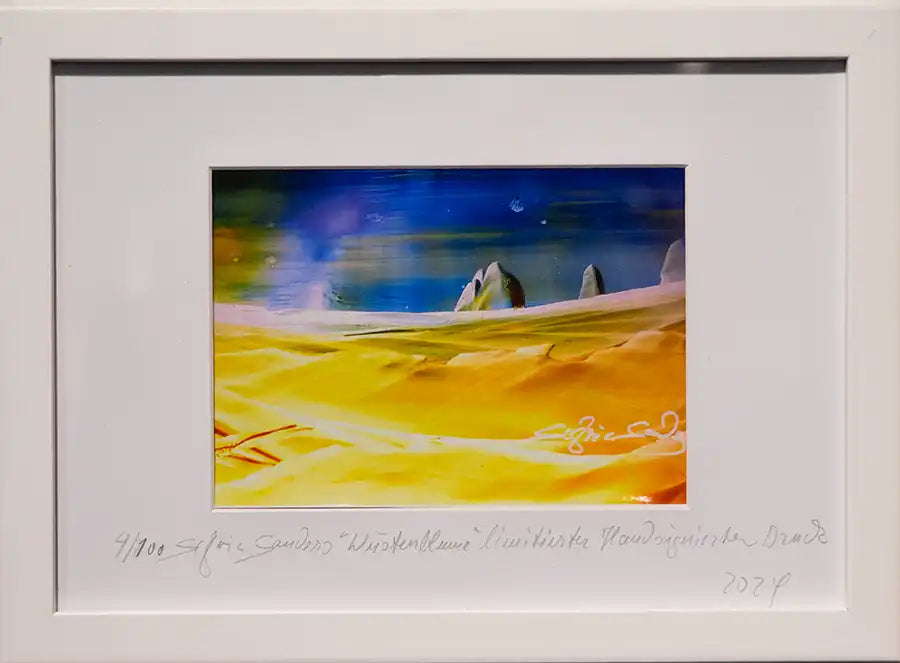 Gemälde einer Wüstenlandschaft, Surreale Stimmung, im Rahmen mit Passepartout