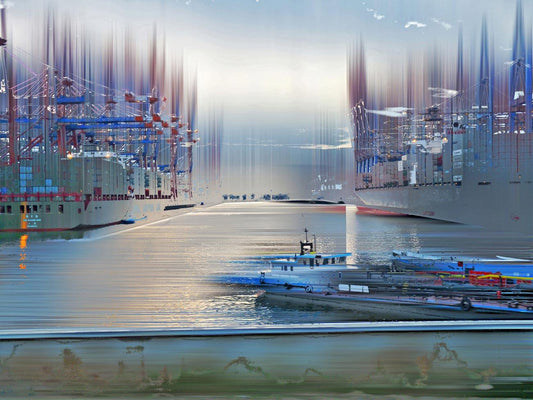 Der Hamburger Hafen mit 2 großen Containerschiffen und einem kleinen Binnenschiff, Verwischt horizontal und vertikal