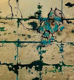 Blattgold und Schlagmetall auf Leinen, goldfarbene Quadrate mit einem feinen Blumenmuster in einem goldfarbenen Rahmen, Detailansicht der Blumen