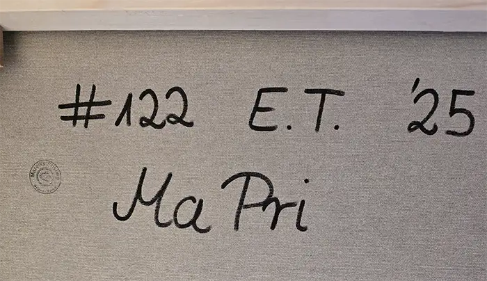 Signatur der Künstlerin auf der Rückseite des Gemäldes