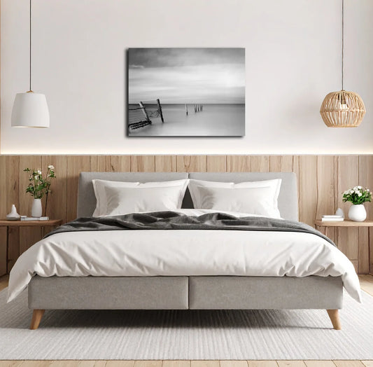 Pfähle stehen im Meer, Nebel, Langzeitbelichtung, horizong weit, s/w foto, querformat, an wand hängend, 120 x 90 cm, Thomas Dalecki, Kunst-Direkt.de