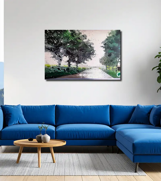 Ölgemälde, Querformat, eine Baumallee aus einem Auto gesehen im Regen, Tropfen sind auf der Scheibe zu sehen, an heller Wand hängend, 120 x 80 cm, Ulla Kutter, Kunst-Direkt.de