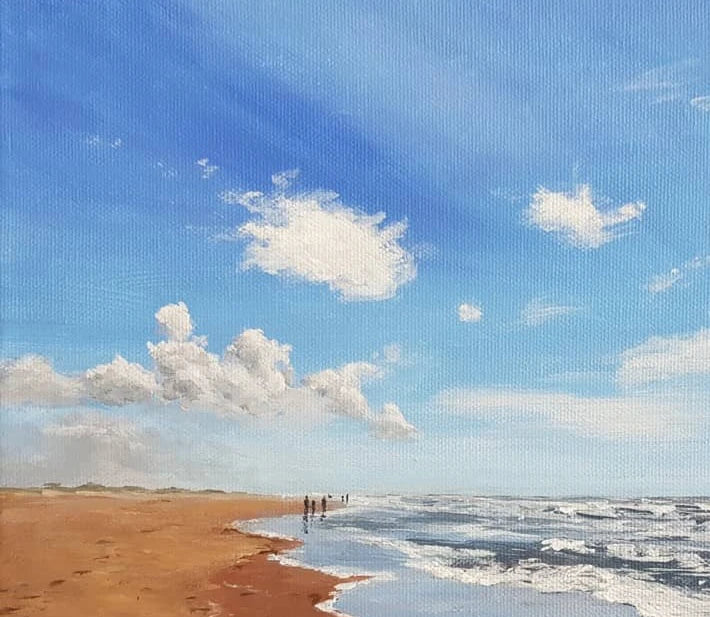 Detailaufnahme Nordsee – Weiter Sommerhimmel mit Kumuluswolken, warmer Sandstrand trifft kühle Nordseewellen, Britta Kröger | Kunst-Direkt.de