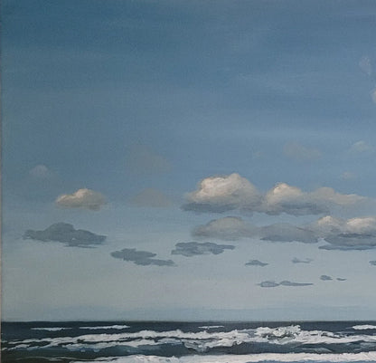 Detailaufnahme Nordsee mit Schaumkronen – Weiter Horizont mit Kumuluswolken, Sand- und Beigetöne im Spiegelwasser, Meeresfrische, Britta Kröger | Kunst-Direkt.de

