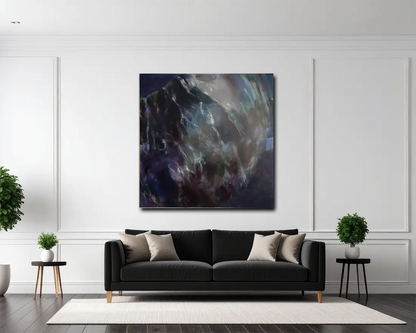 Das Gemälde eines Tauchganges mit einem Wal, es sind nur Details des Wals erkennbar, an Wand hängend, 160 x 160 cm, Marion Schmidtke, Kunst-Direkt.de