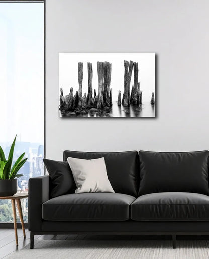 Bohlen 4 von Birte Zabel an der Wand – Fineart Print, limitiert auf 30 Exemplare, minimalistischer Küstenblick | Kunst-Direkt.de
