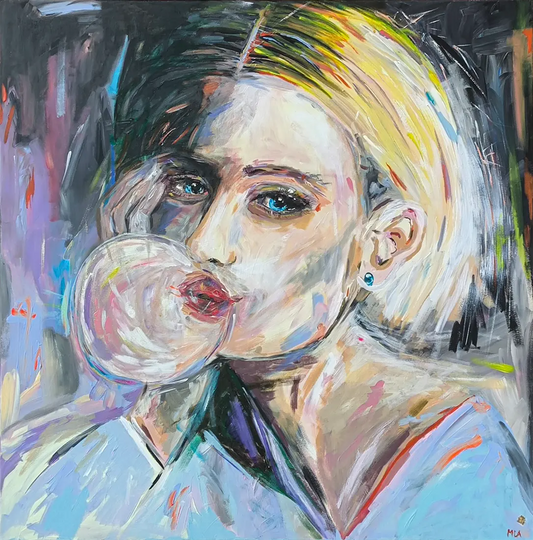 Bubble Gum – Acrylgemälde von Maren Lüke-Amato, 80x80 cm, Pop-Art Frauenporträt mit rosa Kaugummiblase | Kunst-Direkt.de
