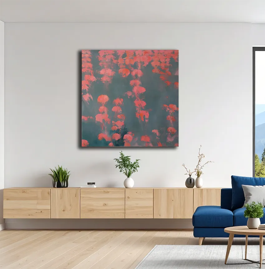 Kleine rote Quallen im Wasser schwebend, quadratisches Format des Gemäldes, an heller Wand hängend über Sideboard