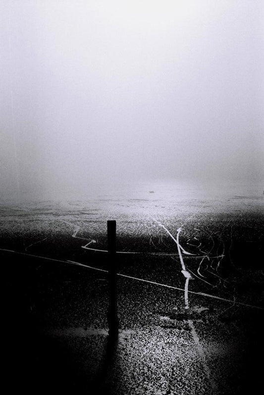 der vereiste chiemsee, fotografie schwarz weiß, weiter blick über das eis