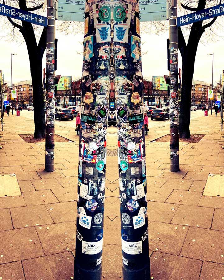 Enger Durchgang - Architektur Fotografie - Kunstdruck auf Leinwand