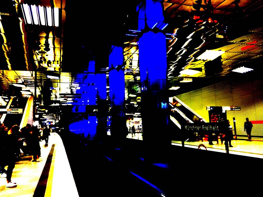 abstrahiert stadtansicht münchen einer U-Bahn station, querformat, fotografie