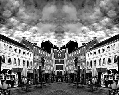 Gespiegelte Fotografie des Hans Albers Platzes in Hamburg, schwarz/Weiß