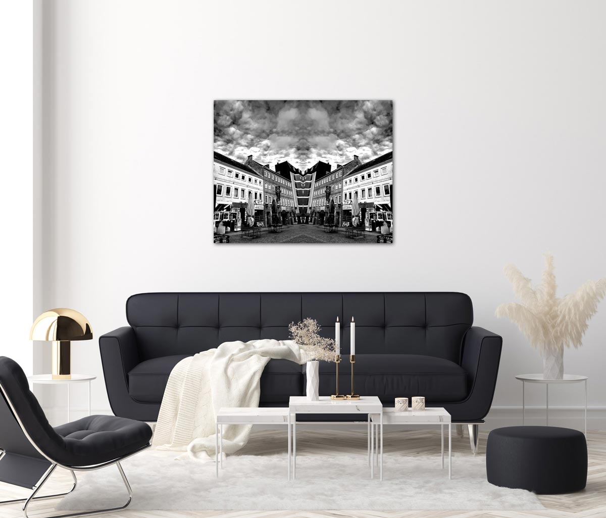 Gespiegelte Fotografie des Hans Albers Platzes in Hamburg, schwarz/Weiß, an heller wand hängend