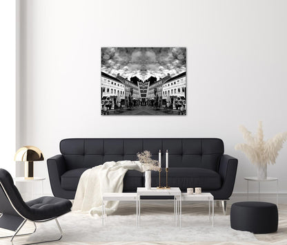Gespiegelte Fotografie des Hans Albers Platzes in Hamburg, schwarz/Weiß, an heller wand hängend