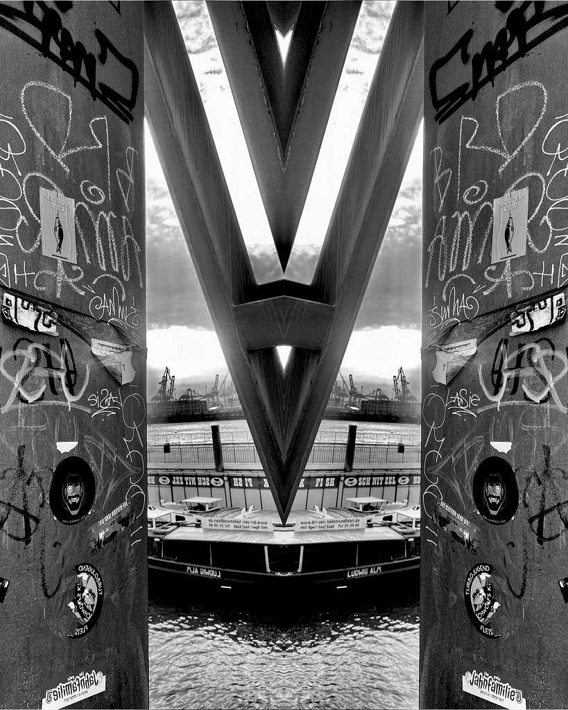 Aus spitzem Winkel - Architektur Fotografie - Kunstdruck auf Leinwand