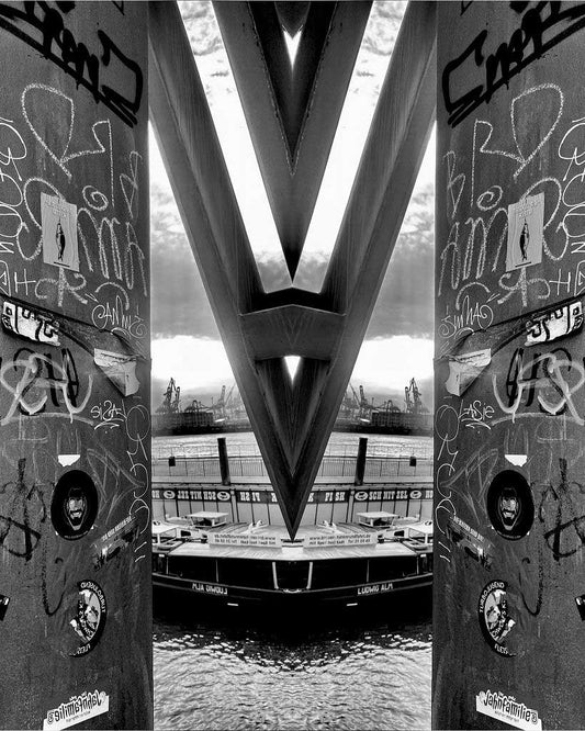 Aus spitzem Winkel - Architektur Fotografie - Kunstdruck auf Leinwand