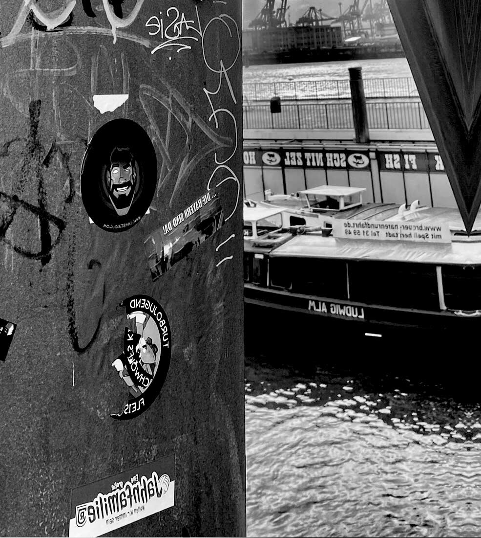 Aus spitzem Winkel - Architektur Fotografie - Kunstdruck auf Leinwand, details