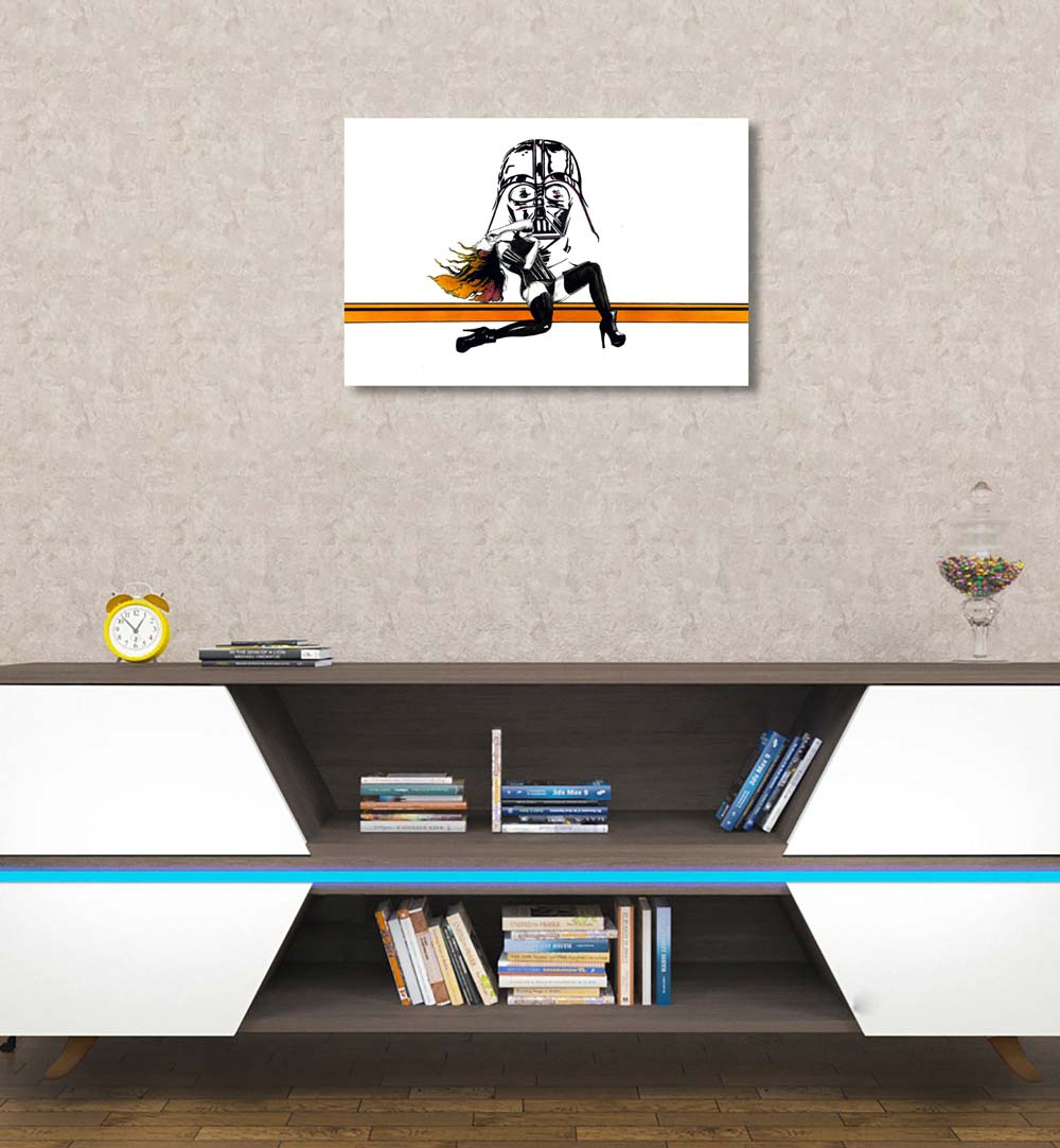 Eve Champagne - zeichnung auf holz, querformat, Zeichnung einer Frau mit Helm, an wand hängend