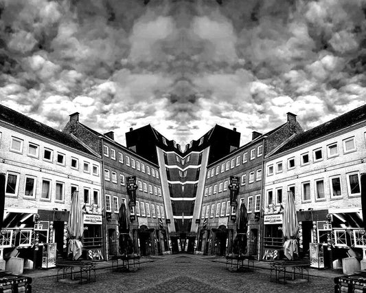 Gespiegelte Fotografie des Hans Albers Platzes in Hamburg, schwarz/Weiß
